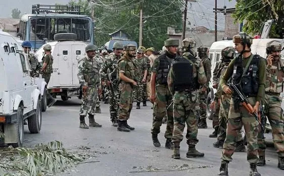 जम्मू-कश्मीर : शोपियां में आतंकियों ने CRPF पोस्ट पर किया हमला, गोलीबारी जारी