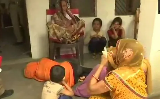 UP : BJP विधायक पर रेप का आरोप, CM निवास के बाहर रेप पीड़िता ने की सामूहिक आत्महत्या की कोशिश
