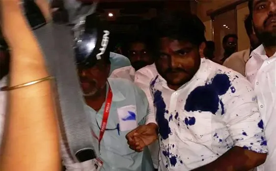 MP: हार्दिक पटेल पर युवक ने फेंकी स्याही, पुलिस ने पकड़ा