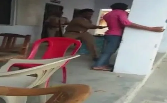 यूपीः मऊ में रेप आरोपी को थानेदार ने बेल्ट से जमकर पीटा