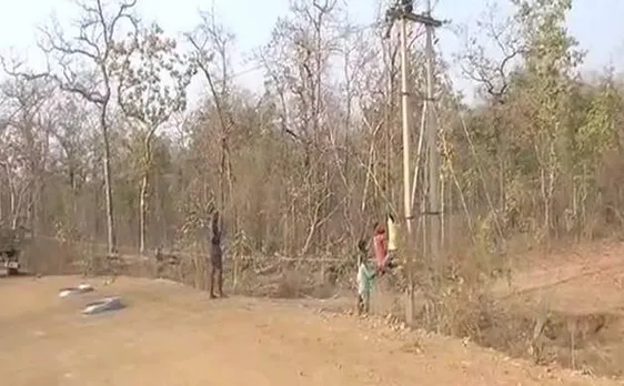 छत्तीसगढ़ का नक्सल प्रभावित चिंतलनार गांव हुआ रौशन, 15 साल बाद फिर पहुंची बिजली
