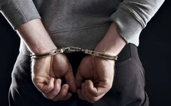 मुबंई: नाबालिग बेटियों का यौन उत्पीडन करता था फैशन डिजाइनर, गिरफ्तार