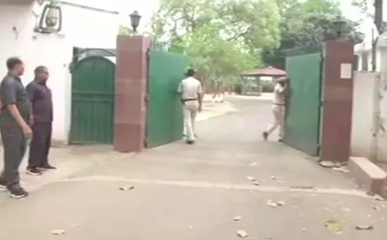 रेलवे होटल टेंडर केस: लालू यादव के पटना स्थित आवास पर CBI की छापेमारी, तेजस्वी से भी हुई पूछताछ