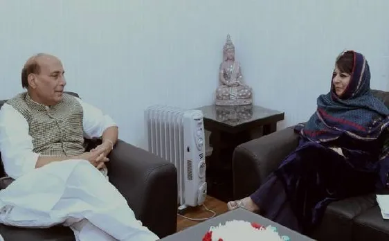 जम्मू-कश्मीर की सीएम महबूबा ने की राजनाथ सिंह से मुलाकात, राज्य की स्थिति पर हुई चर्चा