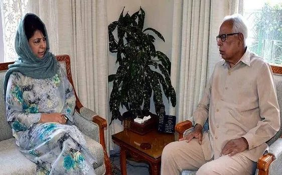 J&K: कठुआ गैंगरेप के बाद जम्मू-कश्मीर के हालात को लेकर राज्यपाल वोहरा से मिली सीएम महबूबा
