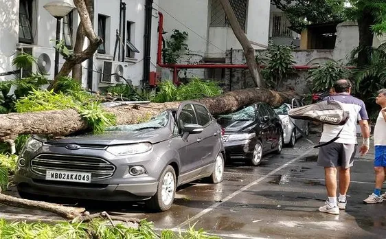 कोलकाता में भयंकर तूफान से आठ लोगों की मौत, कई घायल, जनजीवन प्रभावित