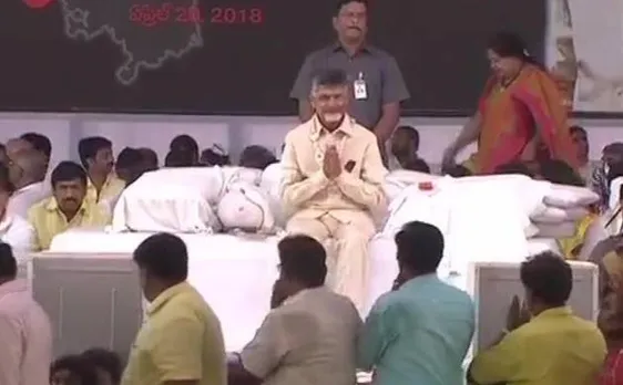 आंध्र प्रदेश को विशेष राज्य का दर्जा दिलाने के लिए चंद्रबाबू नायडू अपने जन्मदिन पर रखा उपवास