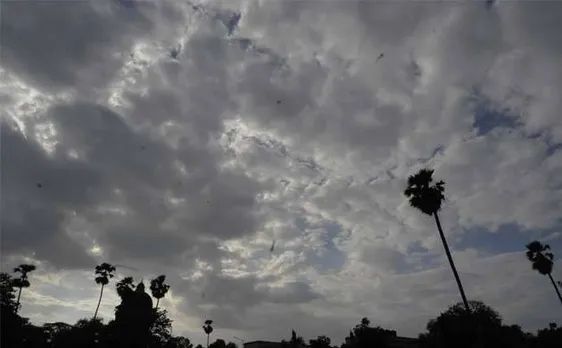 दिल्ली में बारिश के आसार, भीषण गर्मी से मिल सकती है राहत