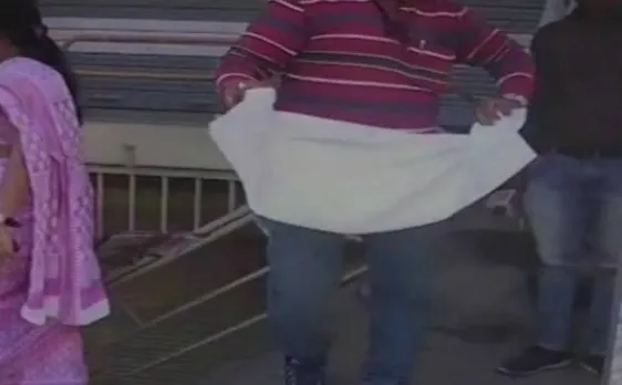 Video: इंदौर में 4 माह की बच्ची के  रेप के आरोपी को लोगों ने धुन दिया