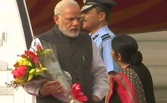 तीन देशों की यात्रा के बाद स्वदेश लौटे पीएम नरेंद्र मोदी, सुषमा स्वराज ने किया स्वागत