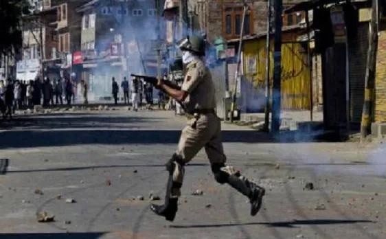 जम्मू कश्मीर: अनंतनाग में आतंकी हमले में जवान और नागरिक घायल