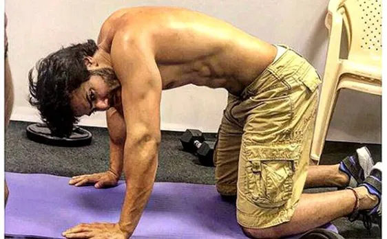 'कलंक' के लिए वरुण धवन बहा रहे पसीना, बनाई ऐसी बॉडी