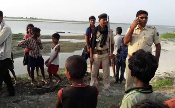 बिहार: भागलपुर के कोसी नदी में पलटी नाव, आठ की मौत, सात को बचाया