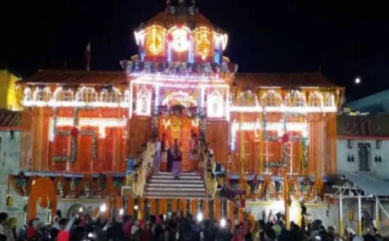 वैदिक मंत्रोचार के साथ खुले बद्रीनाथ मंदिर के कपाट, चार धाम यात्रा शुरू
