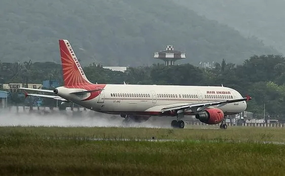 अब फ्लाइट में मोबाइल इंटरनेट पर नहीं होगी पाबंदी, दूरसंचार आयोग ने TRAI की सिफारिशों को किया मंजूर