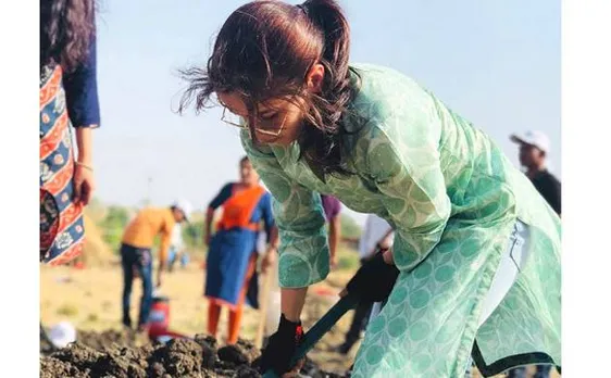 Labour Day 2018: आलिया भट्ट और आमिर खान ने चलाया फावड़ा, NGO के लिए किया श्रमदान