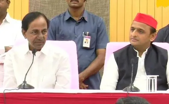 अखिलेश ने की तेलंगाना सीएम से मुलाकात, कहा-बीजेपी को हराने के लिए क्षेत्रीय दलों का गठबंधन जरूरी