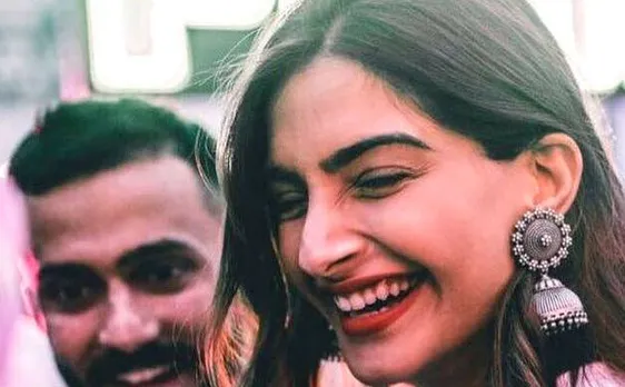 सोनम कपूर के होने वाले पति आनंद आहूजा हैं करोड़ों के मालिक, शादी से पहले देखें कपल की PHOTOS