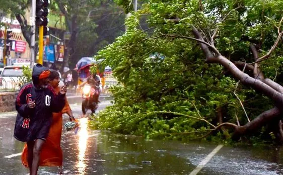 अभी नहीं टला खतरा, 24 घंटे बाद फिर आएगा तूफान, मौसम विभाग ने चार राज्यों के लिए जारी की चेतावनी