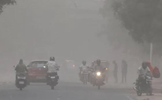 देश भर में तूफान का कहर जारी, उत्तर प्रदेश में 12 और असम में एक व्यक्ति की मौत