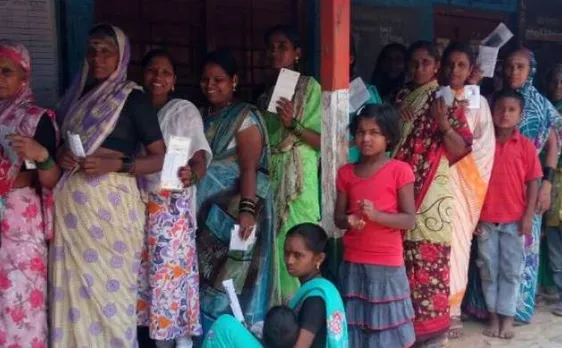 कर्नाटक चुनाव: राज्य में 70 फीसदी हुआ मतदान, कांग्रेस-बीजेपी में कांटे की टक्कर