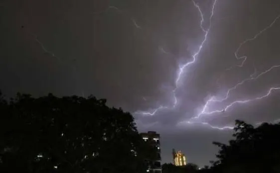 मौसम की मार जारी, अब तक 53 की मौत 65 घायल, देश भर में जन-जीवन अस्त-व्यस्त