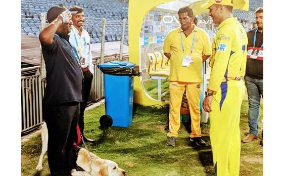 IPL 2018: मैच के बाद धोनी को मिला 'खास' सैल्यूट, वायरल हुआ ये वीडियो