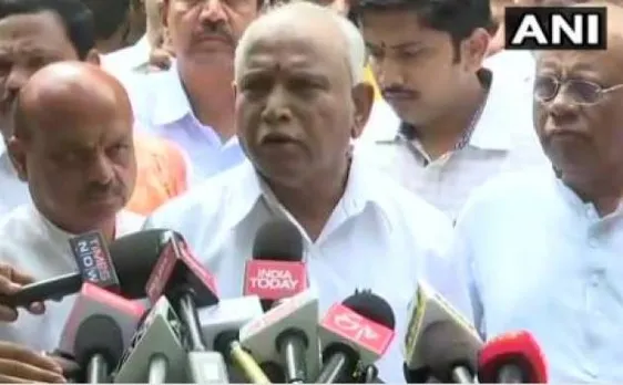 विधायक दल का नेता चुने जाने के बाद येदियुरप्पा ने राज्यपाल से मिलकर सरकार बनाने का किया दावा