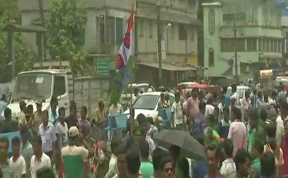 पश्चिम बंगाल पंचायत चुुनाव: वोटों की गिनती जारी, टीएमसी-बीजेपी कार्यकर्ताओं में झड़प, पुलिस का लाठीचार्ज