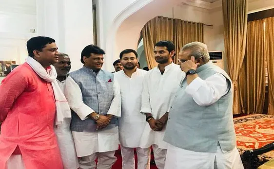 बिहार: राज्यपाल से मिल तेजस्वी यादव ने सरकार बनाने का दावा किया पेश, कहा- सबसे पड़ी पार्टी है RJD