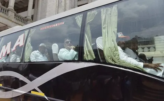 कांग्रेस, जेडीएस ने खरीद-फरोख्त रोकने के लिए विधायकों को भेजा हैदराबाद