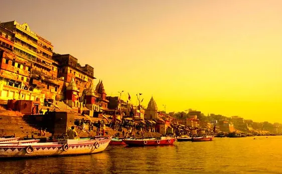 तिरुपति, शिरडी, बनारस जैसे धार्मिक स्थलों पर जाना पसंद कर रहे हैं लोग