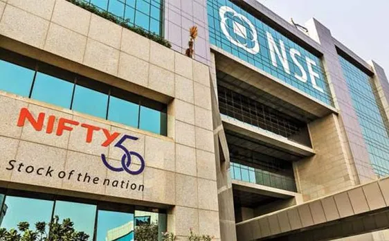 IT स्टॉक्स में उछाल से बाजार में दिखी रौनक, सेंसेक्स में 318 अंक की बढ़त, निफ्टी 10500 के पार