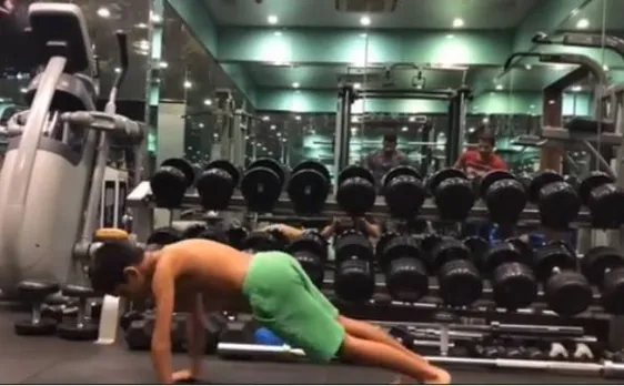 अजय देवगन के सात साल के बेटे युग ने लिया #HumFitTohIndiaFit चैलेंज, सेलेब्स के छूट गये पसीने