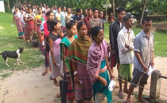 उपचुनाव: EVM पर रार, शाम 5 बजे तक नूरपुर में 57%, पालघर में 40.37% वोटिंग