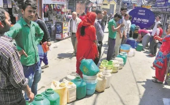 शिमला में 8 दिन से पानी का संकट, स्थानीय लोगों के साथ टूरिस्ट भी परेशान