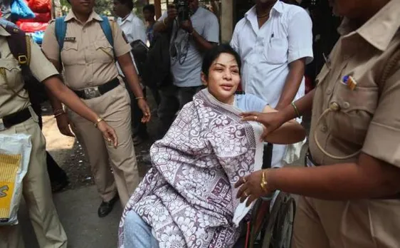 इंद्राणी मुखर्जी को अस्पताल से मिली छुट्टी, सीने में दर्द की थी शिकायत