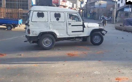 जम्मू-कश्मीर: शोपियां में आतंकियों ने सुरक्षा बलों पर किया हमला, 16 घायल