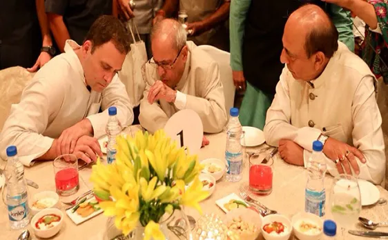 राहुल गांधी की इफ्तार पार्टी में विपक्ष दिखा एकजुट, प्रणब मुखर्जी भी शामिल हुए