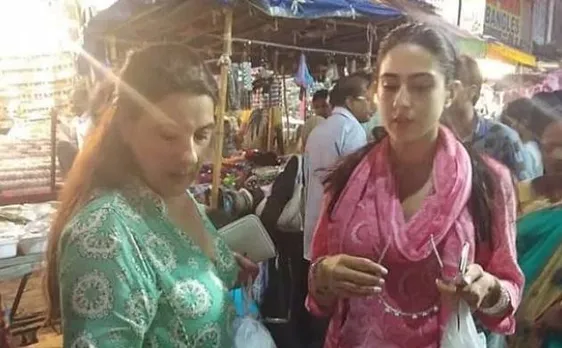 हैदराबाद की सड़कों पर ईद की शॉपिंग करती दिखीं सारा अली खान और अमृता सिंह
