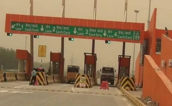यूपी में सरकारी इमारतों के बाद सहारनपुर में टोल प्लाजा का भी हुआ भगवाकरण