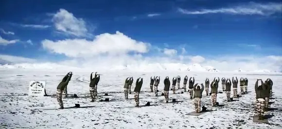 #InternationalYogaDay2018: माइनस डिग्री टेम्प्रेचर में ITBP के जवानों ने किया सूर्य नमस्कार