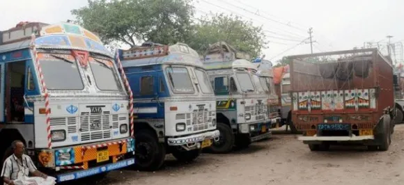 बढ़ती कीमतों, टॉल रेट्स के ख़िलाफ़ चल रहा ट्रक चालकों का हड़ताल वापस