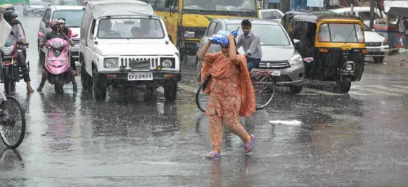 बिहार-झारखंड समेत कई राज्यों में भारी बारिश की आशंका, रहें अलर्ट