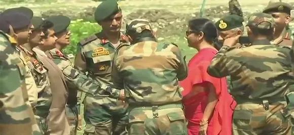 अमरनाथ यात्रा पर आतंकी हमले की आशंका के बीच रक्षा मंत्री निर्मला सीतारमण ने लिया सुरक्षा का जायजा