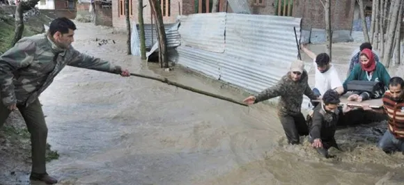 जम्मू-कश्मीर में बाढ़ जैसे हालात, बंद रहेंगे कश्मीर घाटी के सभी स्कूल, अमरनाथ यात्रा भी रुकी