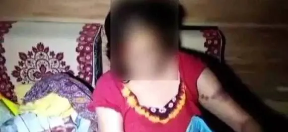 शर्मनाक: दिल्ली के पालम में महिला को निर्वस्त्र कर पीटा, भीड़ बनाती रही वीडियो