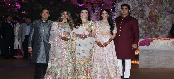 आकाश अंबानी और श्लोका मेहता की हुई सगाई, अभिनेता, राजनेता समेत ये हस्तियां हुई शामिल