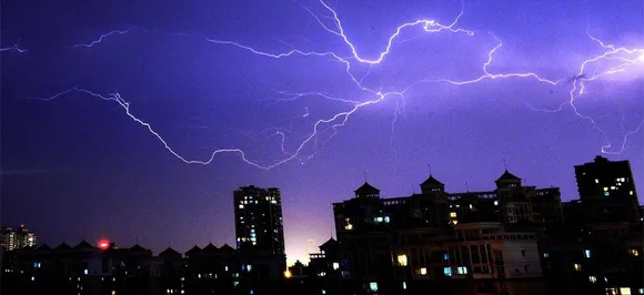 अगले तीन घंटों में यूपी में तेज़ आंधी के साथ बारिश का अलर्ट जारी, दिल्ली में छाये बादल