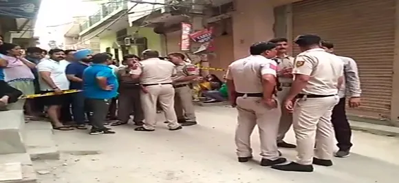 दिल्ली: बुराड़ी में एक ही घर से 11 लोगों के शव मिलने से इलाके में सनसनी, मुंह-आंखों पर बंधी थी पट्टी